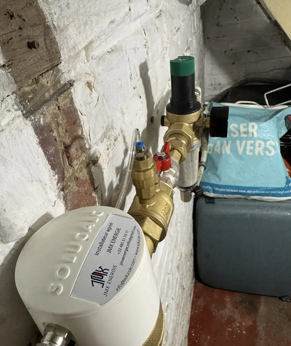 Adoucisseur d'eau SoluCalc installé par JMX Énergie