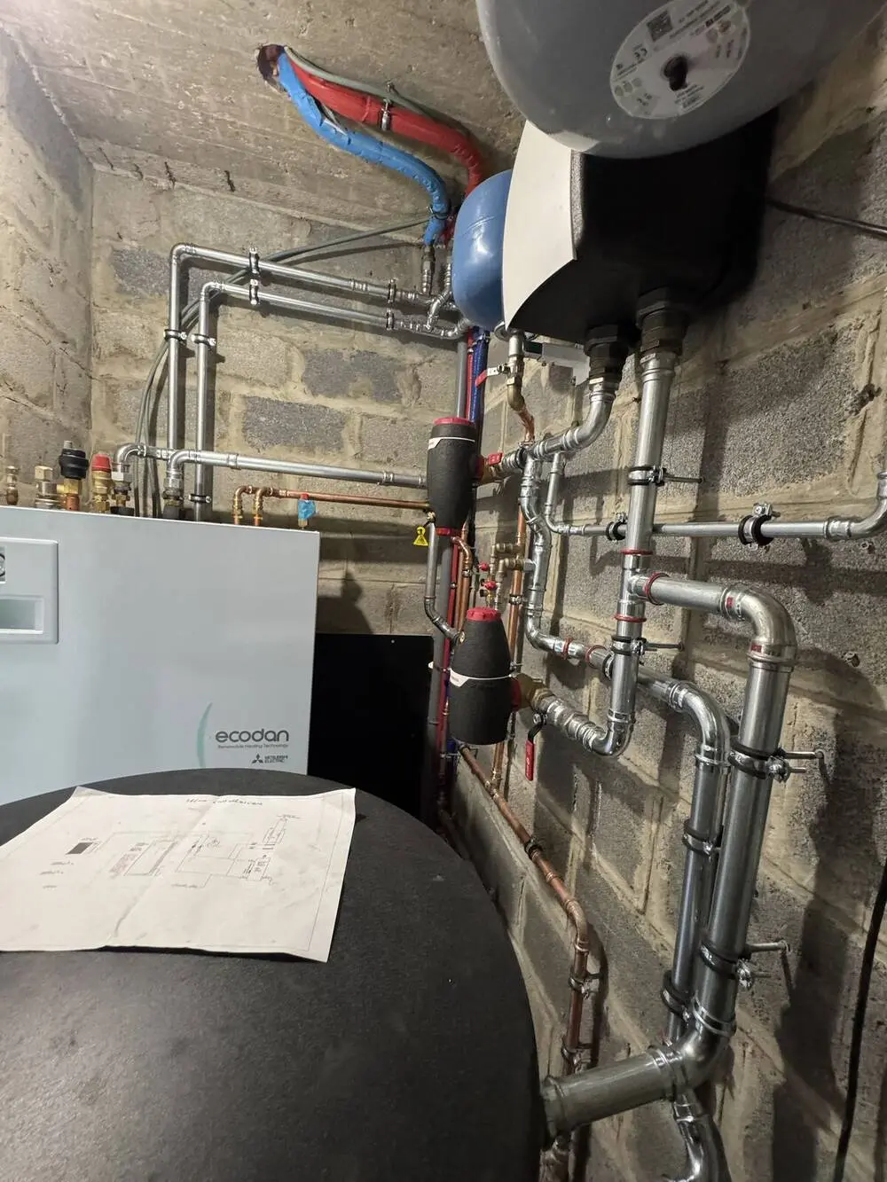 Pompe à chaleur Mitsubishi Ecodan installée en chaufferie