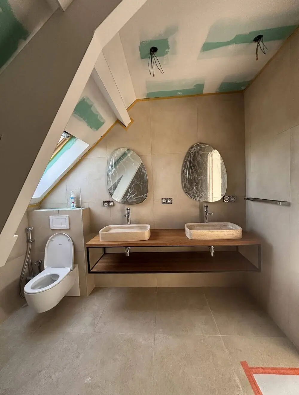 Salle de bain rénovée avec double vasque